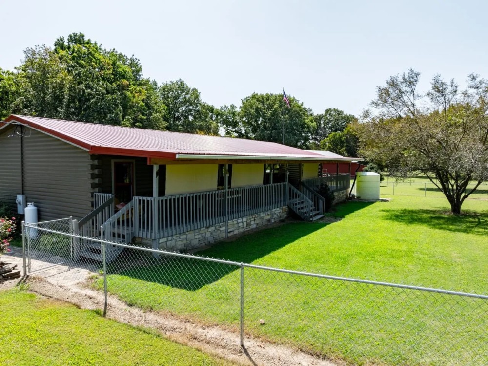20 - Acres Mobile Home Horse Barn Pond Creek Pasture Batesville Arkansas featured image