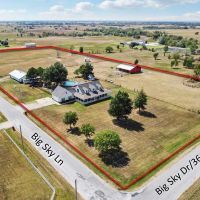 Beautiful Country Home on 10 Sprawling Acres images 2
