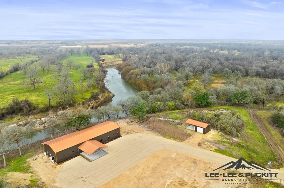 Austin Trophy Whitetail Ranch featured image