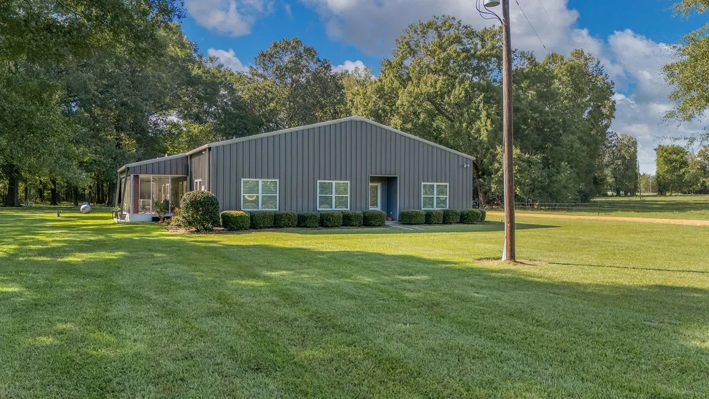 Barndominium 31 Acres Just Minutes From Montgomery Hunting Land for