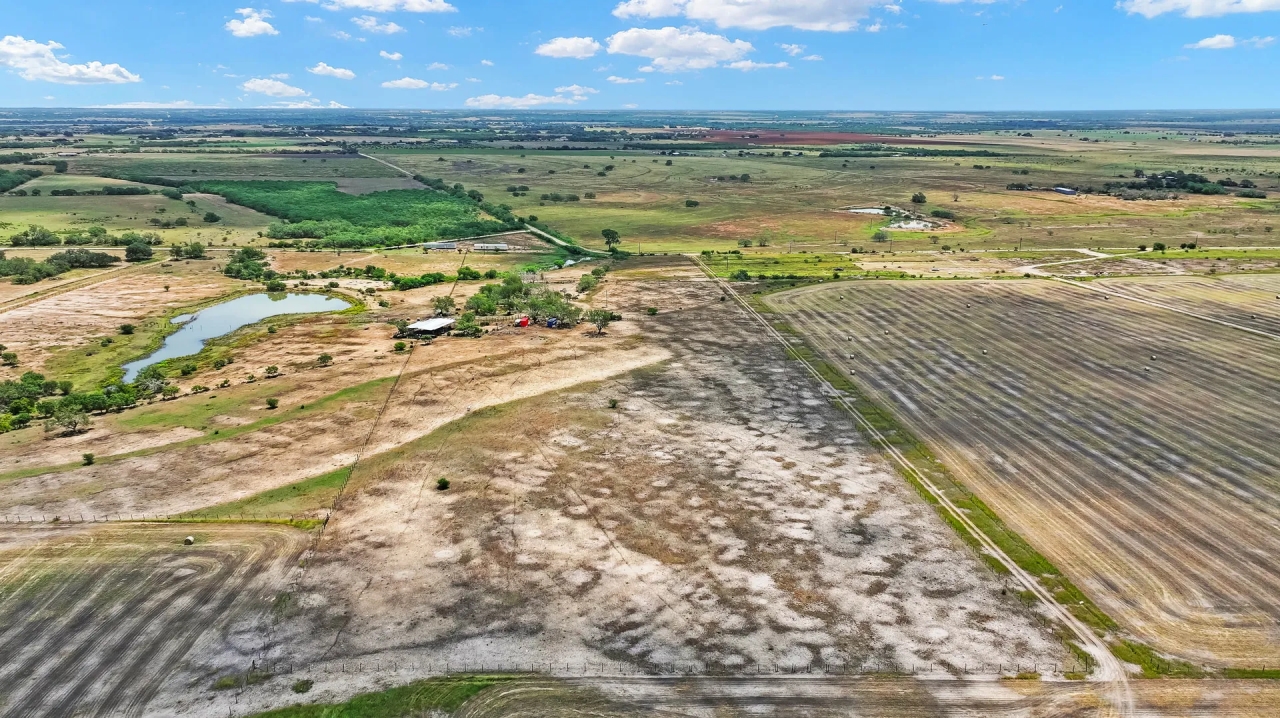 Rural Charm Near Floresville 20.66 Acres in Poth School District
