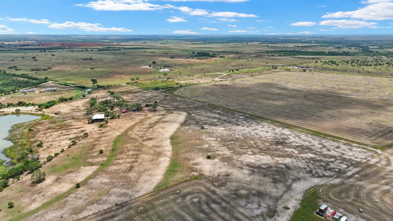 Rural Charm Near Floresville 20.66 Acres in Poth School District