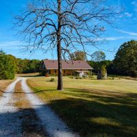 5 Bedrooms 4.5 Bath Over 5 437 under roof 57 - Acres Pond Cave City Arkansas images 3