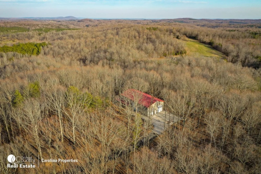 PRIVATE COUNTRY ESTATE WITH CUSTOM BARNDOMINIUM IN DAVIDSON COUNTY NC featured image