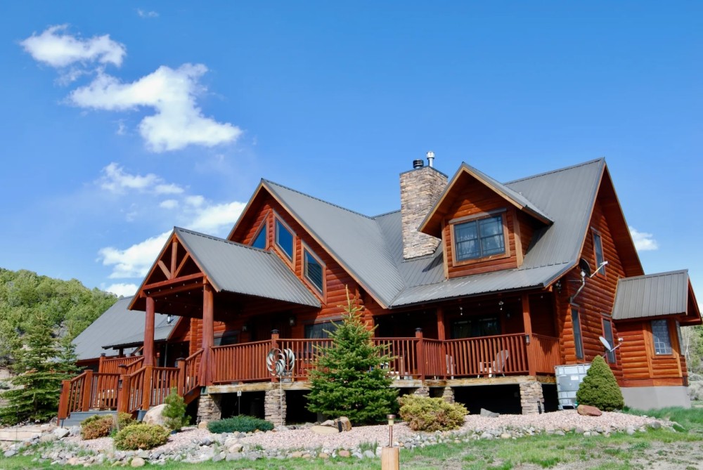 Luxurious Mountain Log Home featured image
