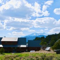Luxurious Mountain Log Home images 5