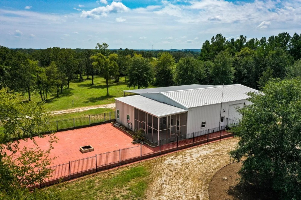 504 Davis Rd Huntsville TX 77340 featured image