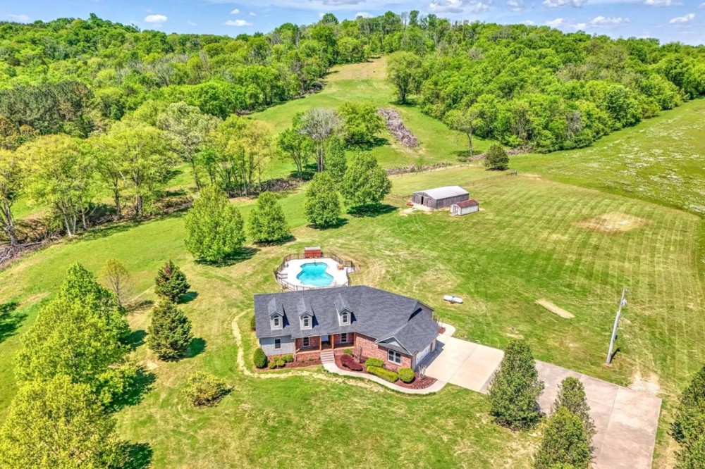 80-Acre Farm Luxury Home in Pulaski Tennessee for Sale featured image