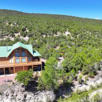 Home and Acreage Borders Public Land