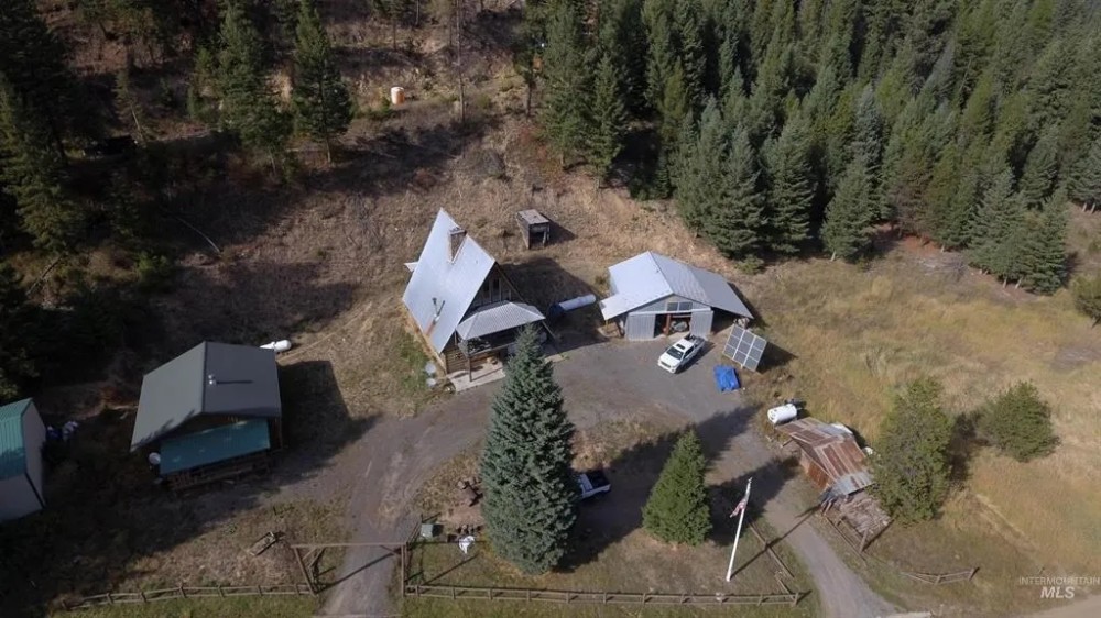 Cabins in Orogrande ID for Sale featured image