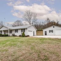 Charming Hilltop Ranch on 3 Acres in Calhoun County images 4