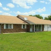17.7 Acres 4 Bed 3 Bath Sunroom 30x40 4 stall barn Howell County images 2