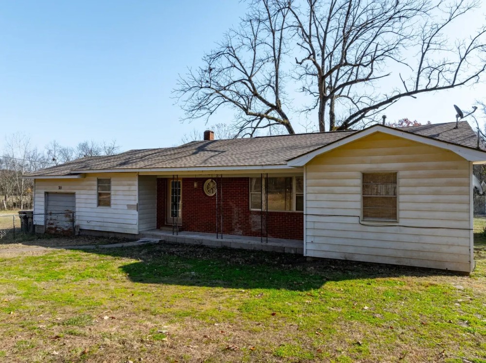 10 - Acres House Barn Creek Cord Arkansas featured image