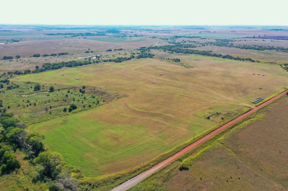 160 Acres Grass Timber Pond Hunting More featured image