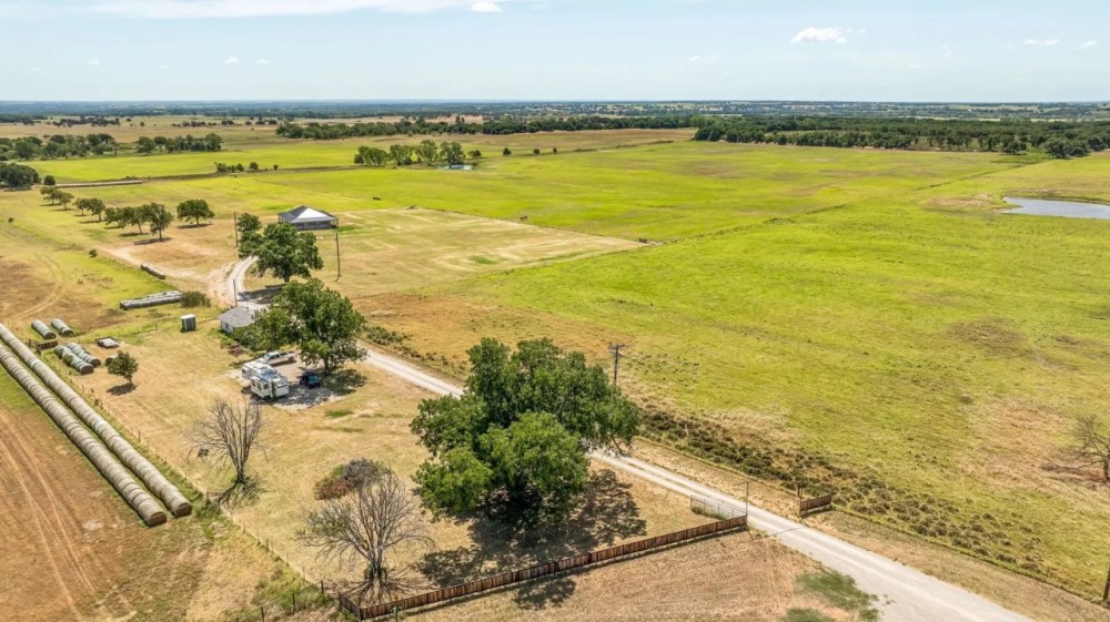 128ac Coastal Field Multiple Wells New Residence featured image