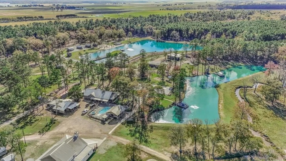 High Fence Hunting 3 Lodges 6 Cabins Acadia Parish LA featured image