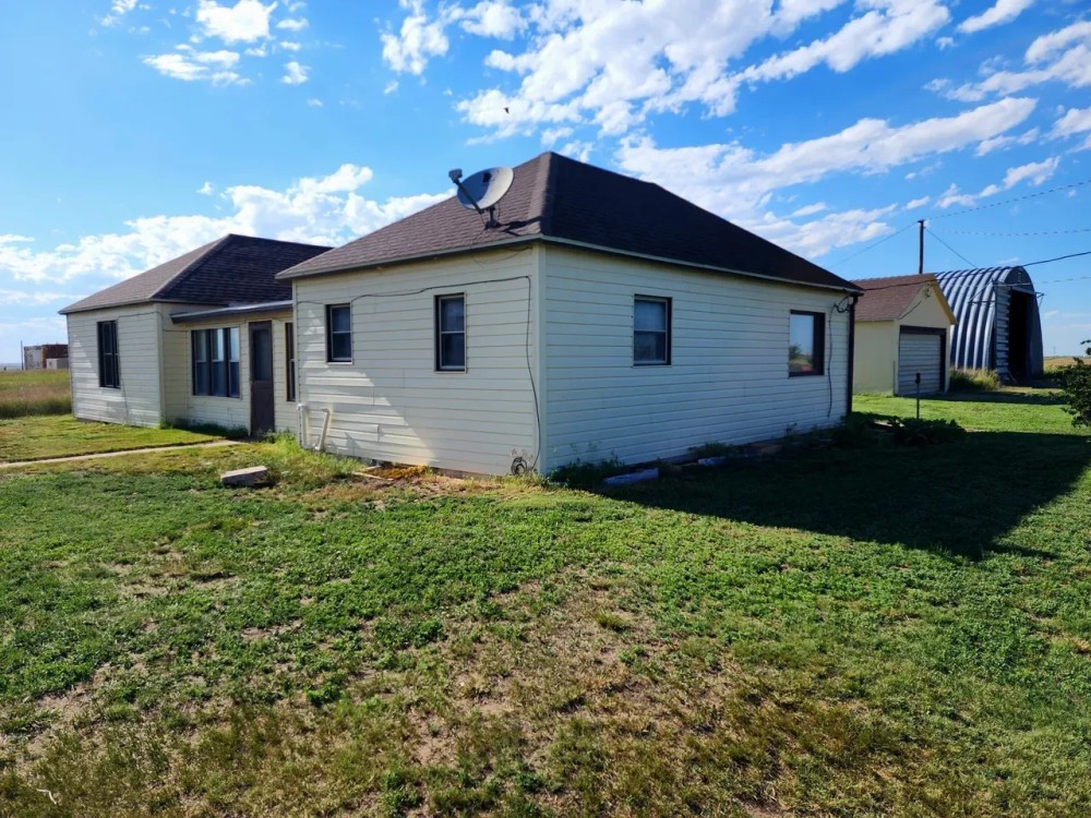 Cheyenne Co. NE 624.4 with 3BR 1BA Home featured image