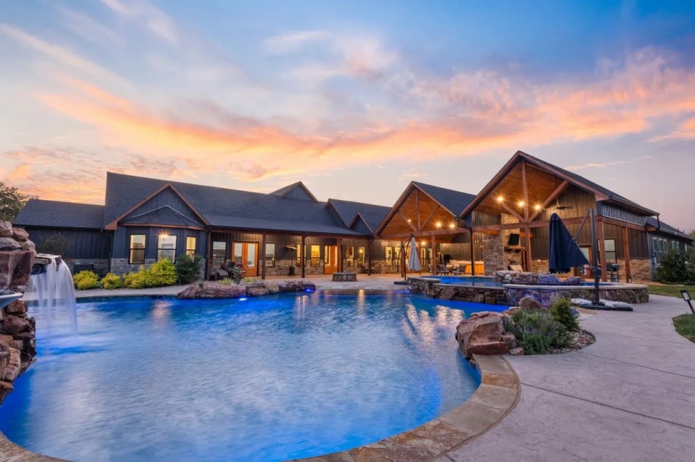 Texas Luxury Home and Ranch and Land Auction featured image