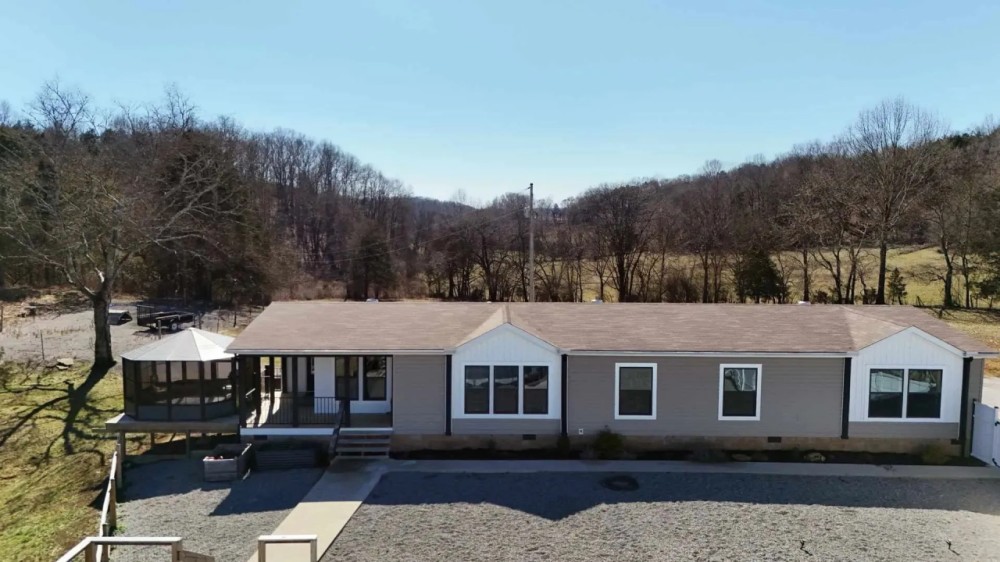 30.92 AC FARM - POTIENTAL HORSE FARM W HOME POLE BARN. POND PASTURE FENCING IN KY featured image
