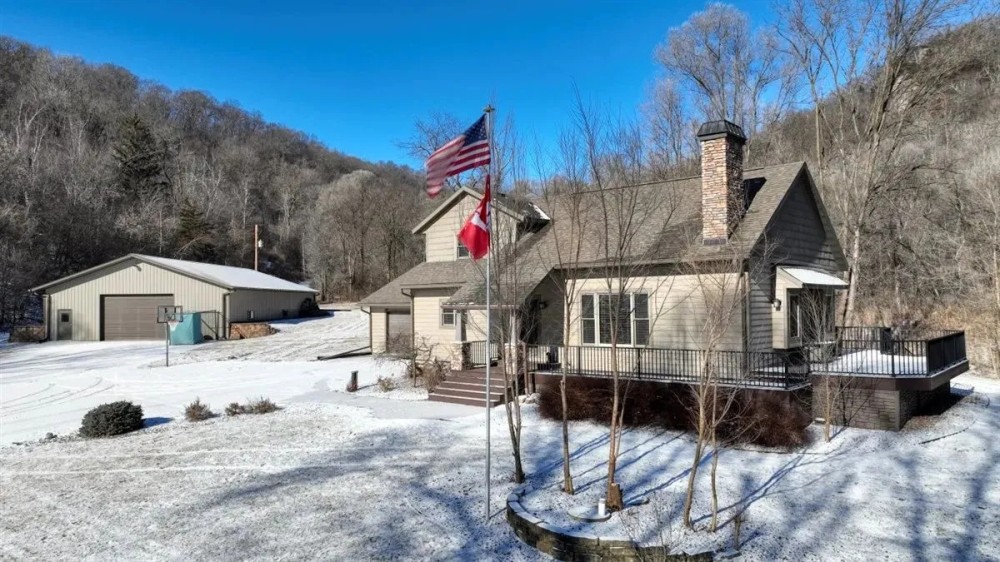 Discover S790 Wrobel Road Chaseburg Wisconsin featured image