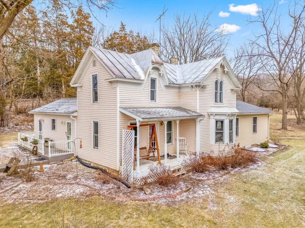 Marquette County Home on 15 Acres Live Online Auction featured image