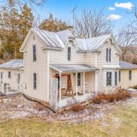 Marquette County Home on 15 Acres Live Online Auction