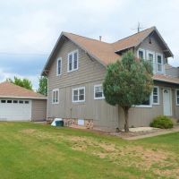 Central Waupaca County Farm House with 88 Acres