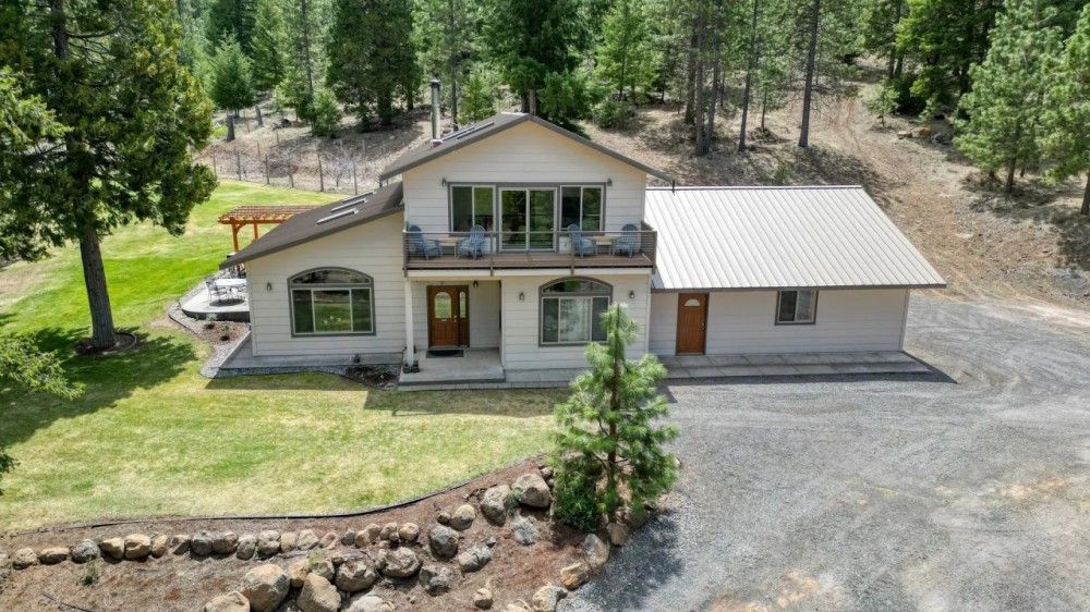 542 Acre Country Home in Oregon featured image