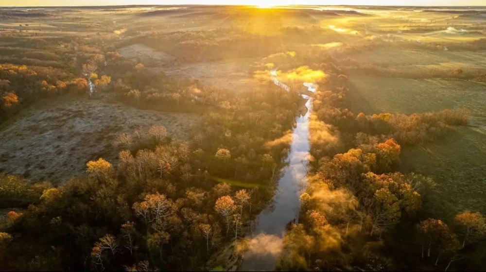 Working Cattle Farm With Live Water Infrastructure And Recreational Opportunities Near Springfield And Marshfield featured image
