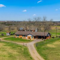 12 acres Home Barn Weimar TX Fayette County