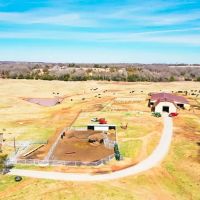 Auction 4 11 at 1pm 160 Acres with Home Horse Stalls Covered Riding Arena and more images 4