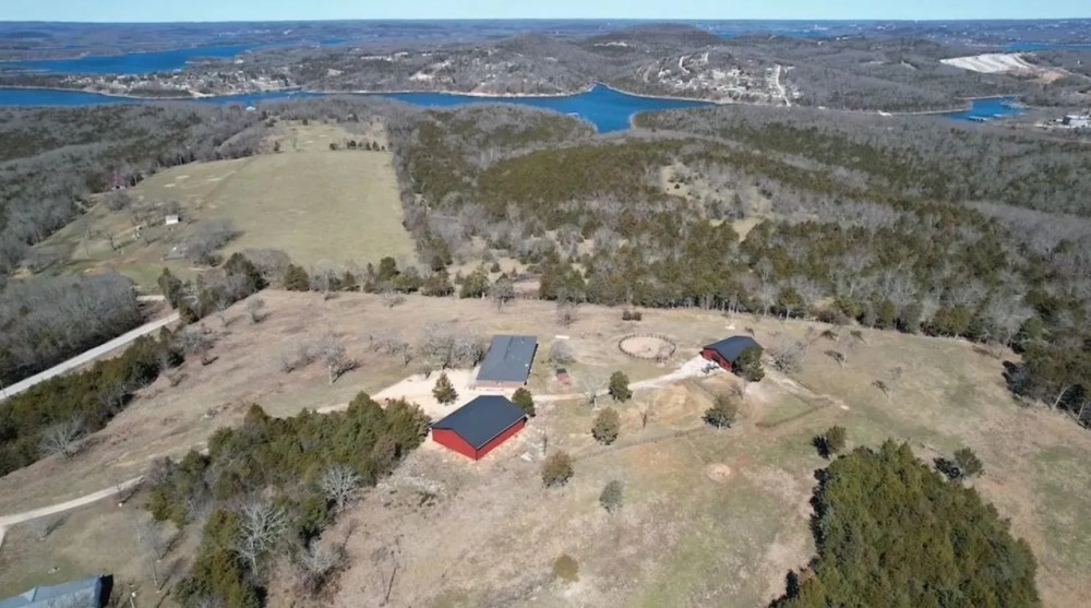Gorgeous Private Equestrian Estate Overlooking The Beautiful Tablerock Lake featured image