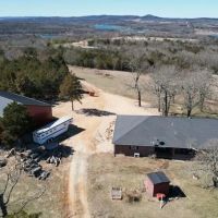 Gorgeous Private Equestrian Estate Overlooking The Beautiful Tablerock Lake images 4