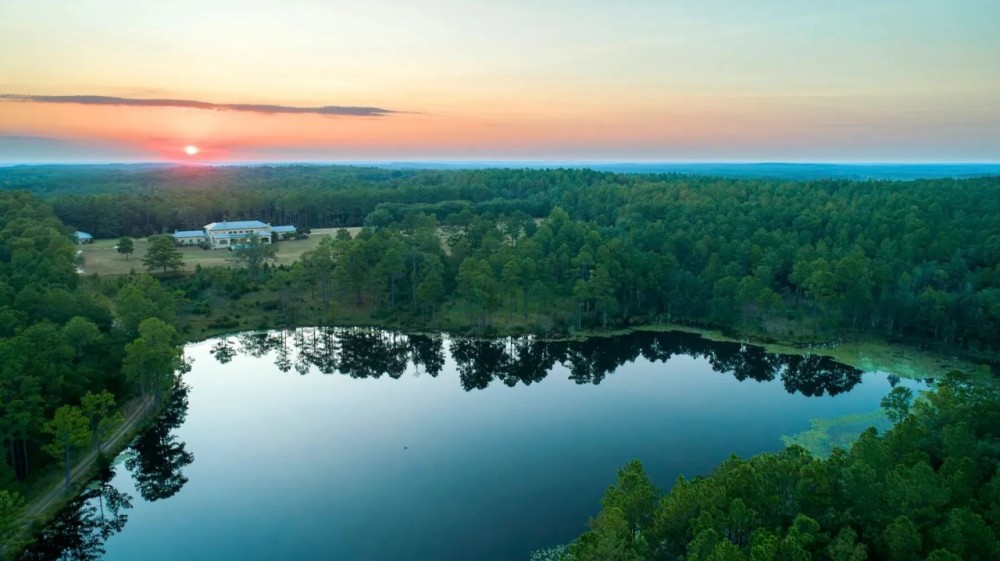 Prime Hunting Paradise with Luxury Lodge Lakes featured image