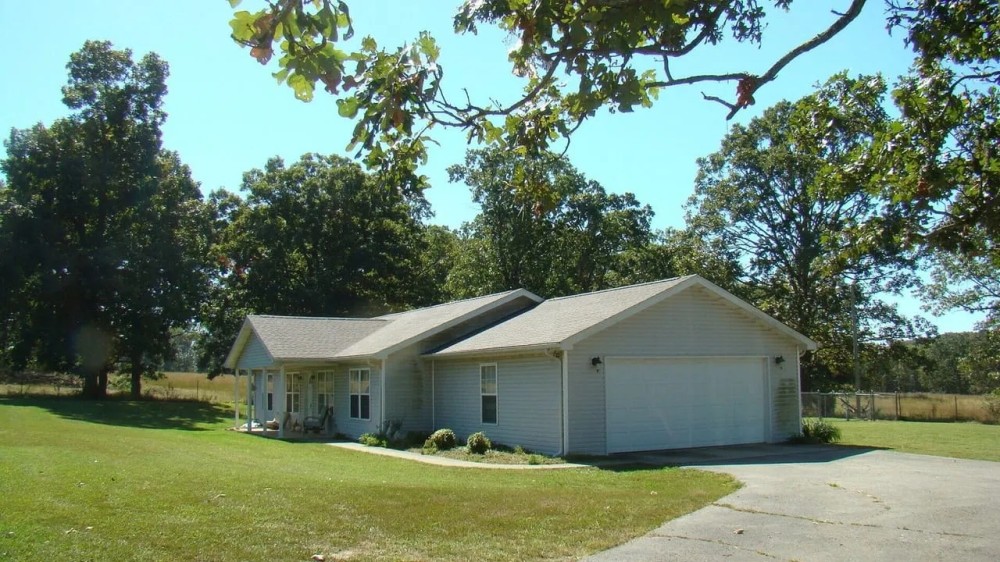 18 Acres 2 Bed 2 Bath Drilled Well Chain Link Fence Howell County featured image