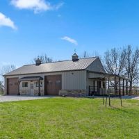 Beautiful Home And Barn On Acreage Near Clever images 3