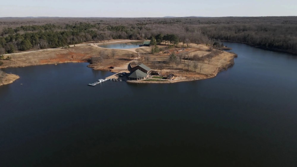 327-Acre Lakefront Hunting Estate in Mineral Point Missouri featured image
