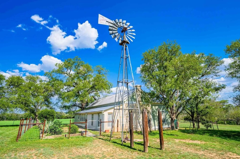 Kerr County Homestead on Verde Creek SW of Center Point featured image