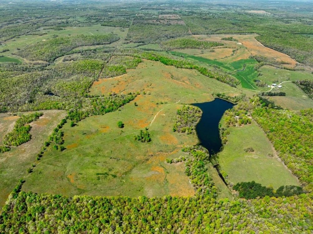 1 242 - Acres Operating Cattle Ranch 2 Houses Lake River 20 Ponds Shops Viola Ar featured image
