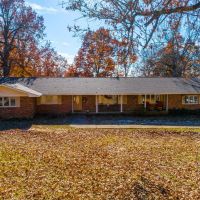 1 242 - Acres Operating Cattle Ranch 2 Houses Lake River 20 Ponds Shops Viola Ar images 2
