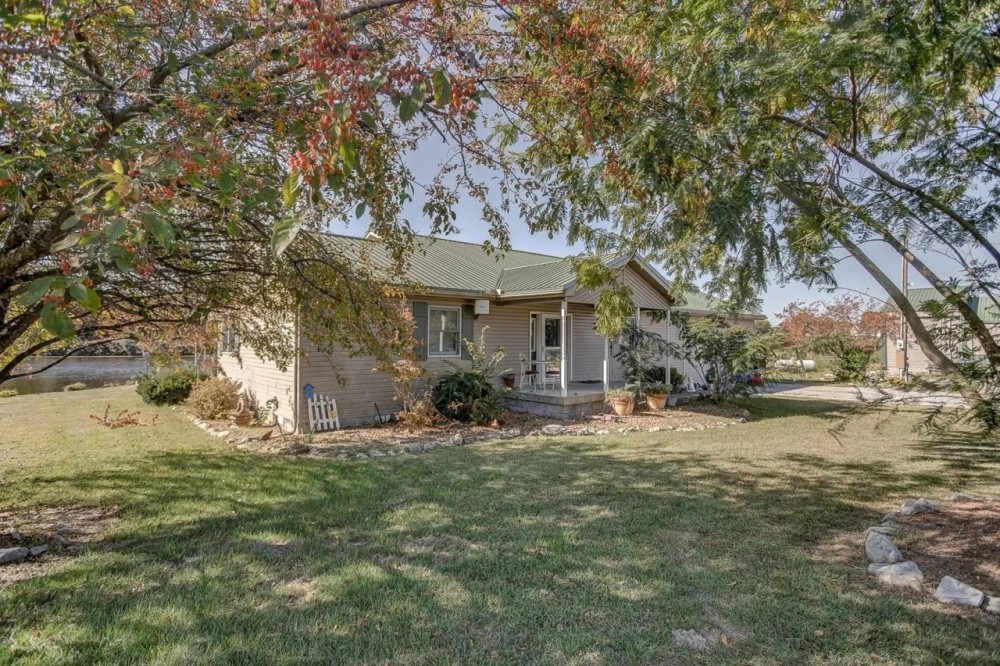 5311 E BONNIE Road Waltonville IL 62894 featured image