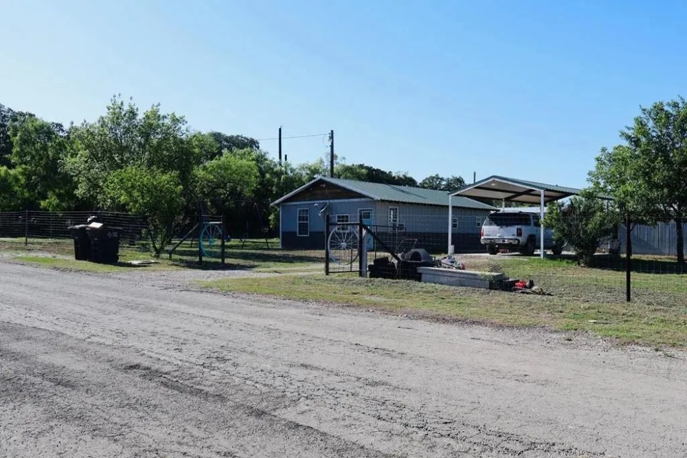 801 E 9th Street Brady TX 76825 featured image