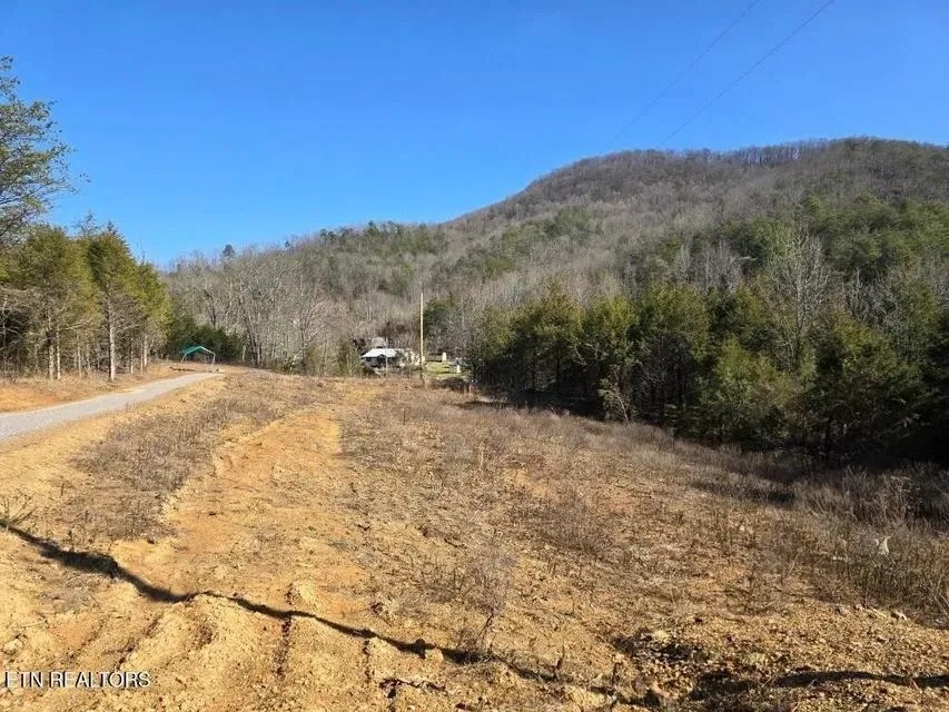 BIG BEAUTIFL BUILDING ON 20 ACRES IN SNEEDVILLE TN featured image