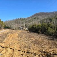 BIG BEAUTIFL BUILDING ON 20 ACRES IN SNEEDVILLE TN