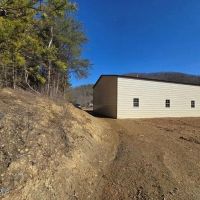 BIG BEAUTIFL BUILDING ON 20 ACRES IN SNEEDVILLE TN images 5