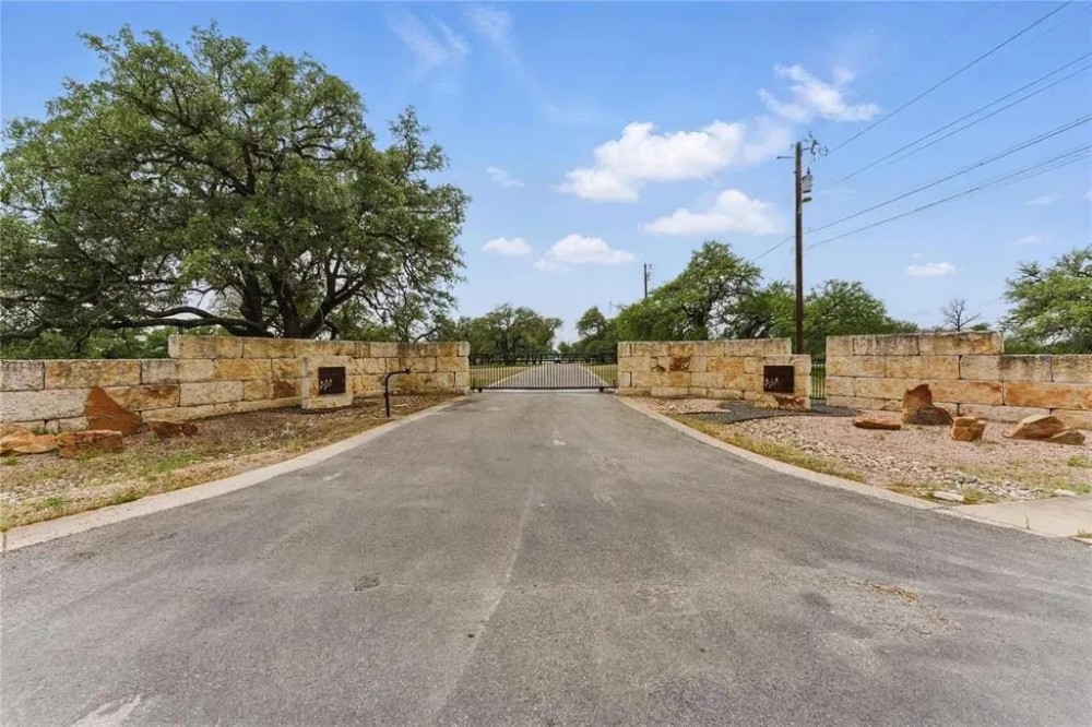 29 Chimney Cove Dr Marble Falls Texas 78654 featured image