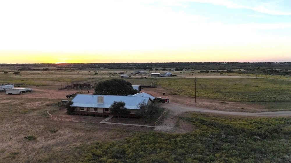 51 - Acres with 3 2 Home Arena Large Tank and more featured image