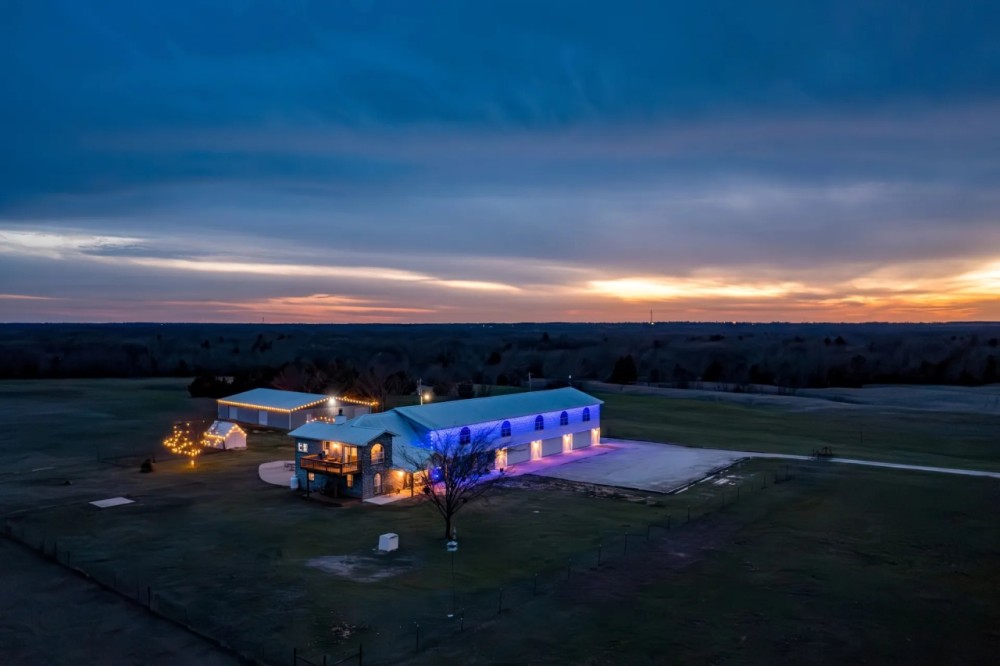 Luxury Home on 110 Acres in Calera OK featured image