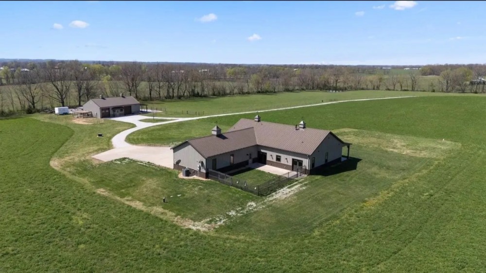 Beautiful Home And Barn On Acreage Near Clever featured image