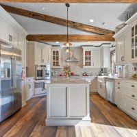Beautiful Home And Barn On Acreage Near Clever images 5